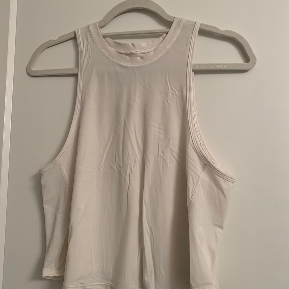 White flowy cropped lululemon tank top